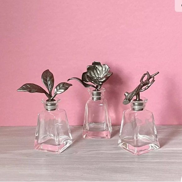 3 Piece Vanity Set Pewter Stoppers with Square Glass Decanter Bottles. - Picture 6 of 6